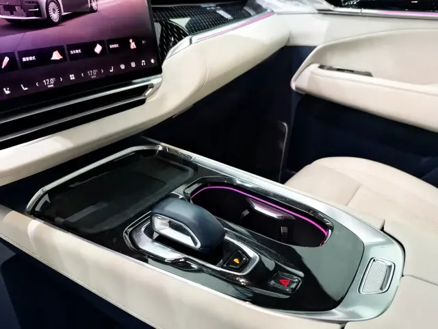 ZEEKR Zeekr 009 2024 7-Seat Aisle AWD Version 108kWh — Фото автомобиля 13