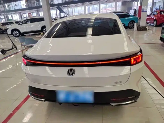 Changan Eado — Фото автомобиля 5