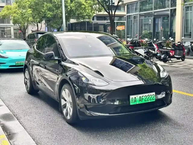 Tesla Model Y 2022 Facelift Rear-Wheel Drive Version — Фото автомобиля 3