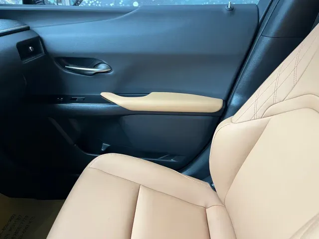 Lexus UX — Фото автомобиля 14