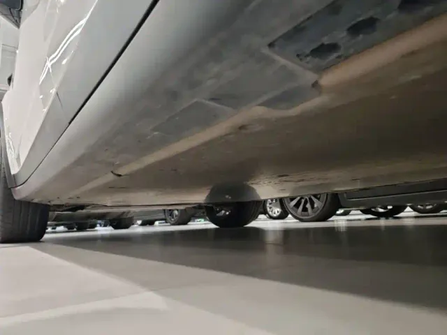 Tesla Model X — Фото автомобиля 21