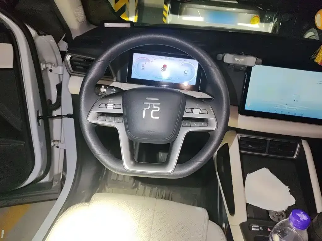 BYD Yuan UP 2025 Model 301KM Navigator — Фото автомобиля 6