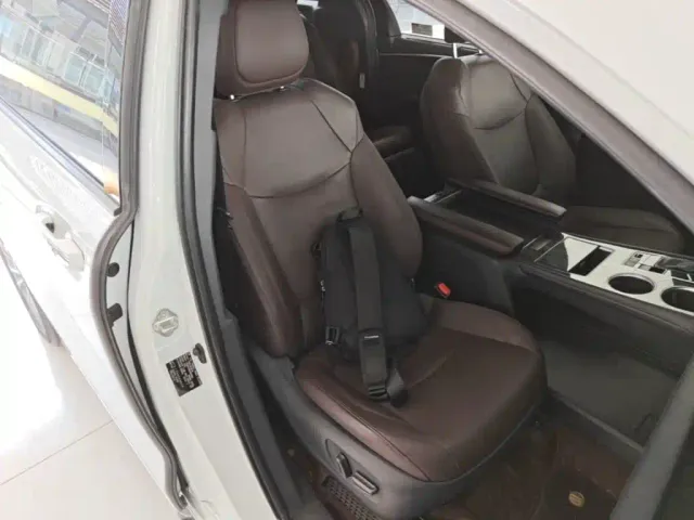 Toyota Sienna — Фото автомобиля 24