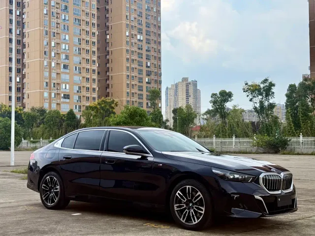 BMW 5 Series — Фото автомобиля 3