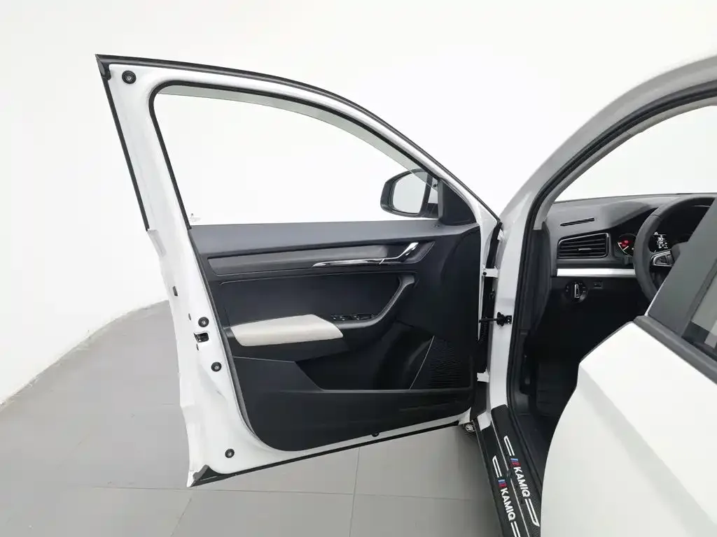 Škoda Kamiq 2021 1.5L Manual Standard — Фото автомобиля 8