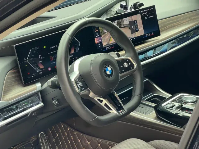 BMW 7 Series — Фото автомобиля 13
