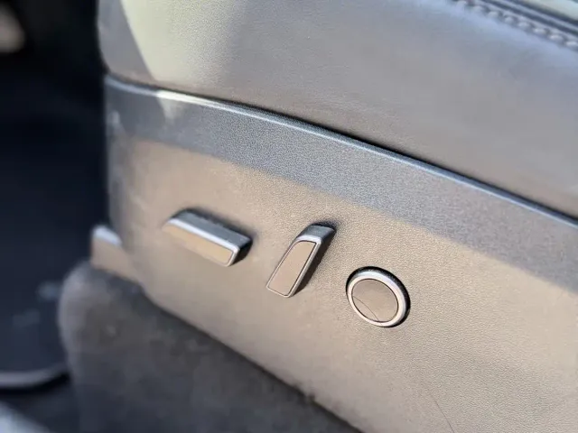 Tesla Model Y — Фото автомобиля 13