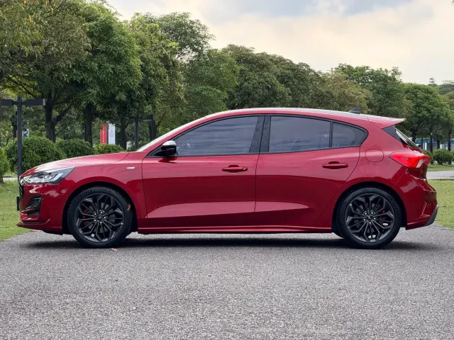 Ford Focus — Фото автомобиля 5