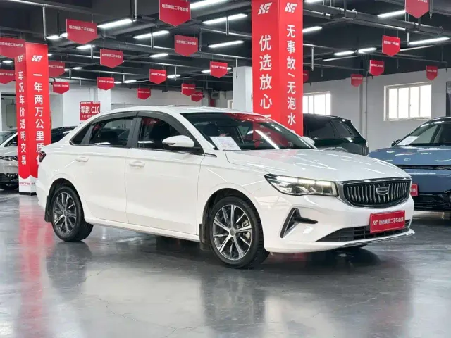 Geely Emgrand — Фото автомобиля 3