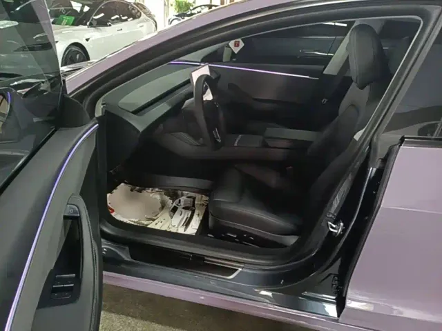 Tesla Model 3 — Фото автомобиля 14