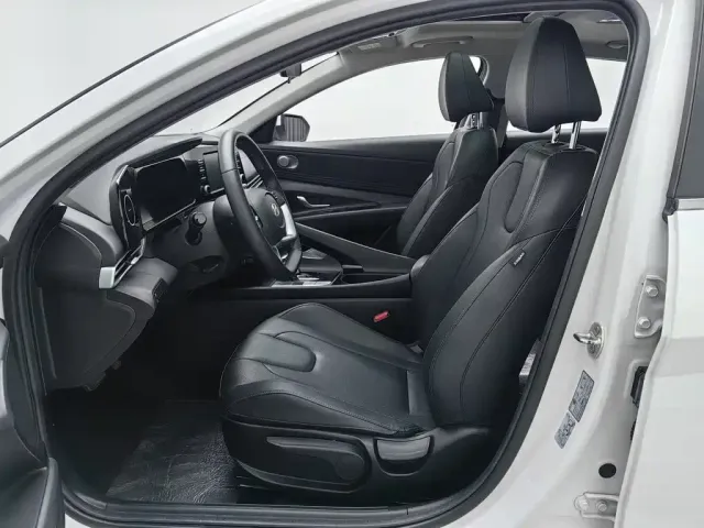 Hyundai Elantra — Фото автомобиля 10