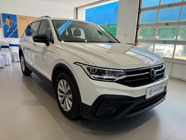 Volkswagen Tiguan L — Фото автомобиля 3
