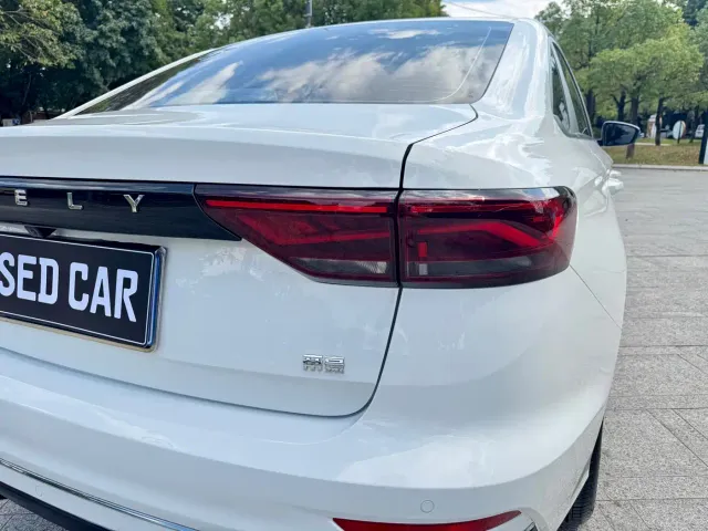 Geely Emgrand — Фото автомобиля 25