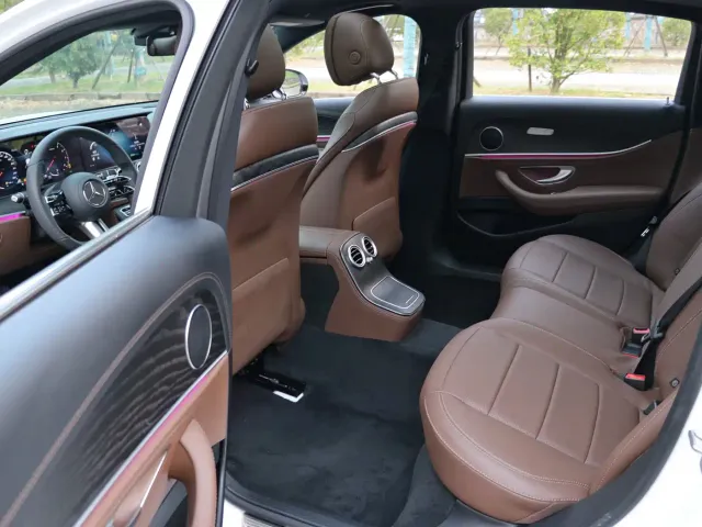 Mercedes-Benz E-Class — Фото автомобиля 12