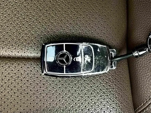 Mercedes-Benz E-Class — Фото автомобиля 15