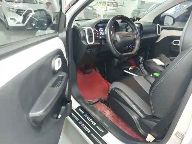 Roewe Clever — Фото автомобиля 15