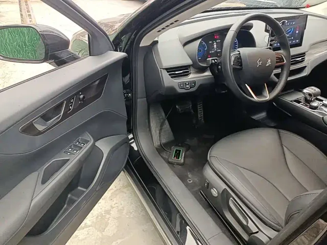 Hongqi E-QM5 — Фото автомобиля 15