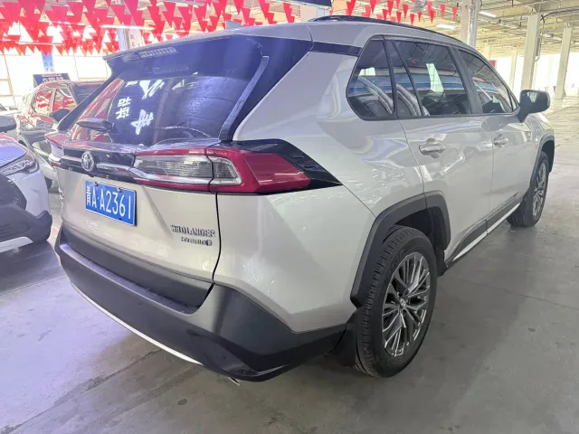 Toyota Wildlander — Фото автомобиля 20