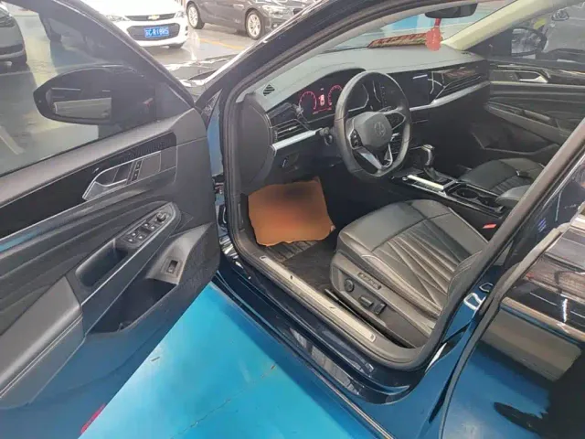 Volkswagen Passat — Фото автомобиля 15