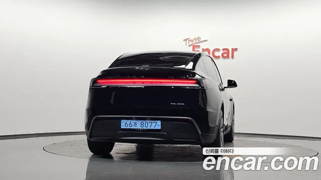 Tesla Model Y — Фото автомобиля 4