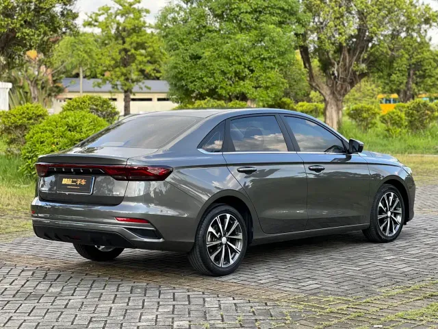 Geely Emgrand — Фото автомобиля 5