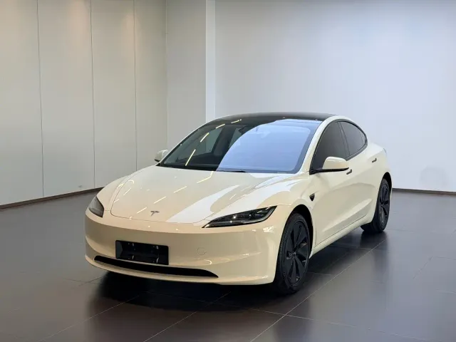 Фотография автомобиля — Tesla Model 3