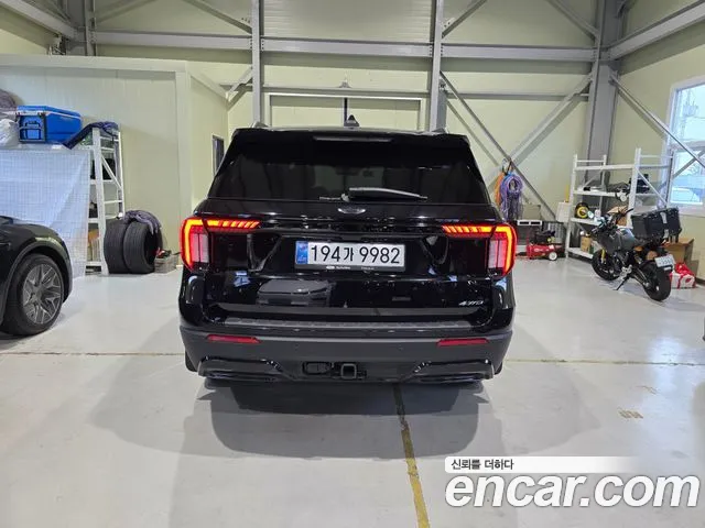 Ford Explorer Explorer 6 поколение 2.3 ST-Line 4WD — Фото автомобиля 3