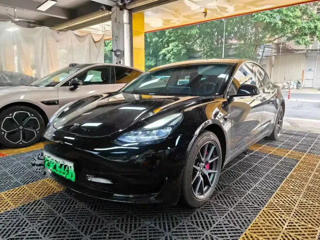 Tesla Model 3 — Фото автомобиля 10