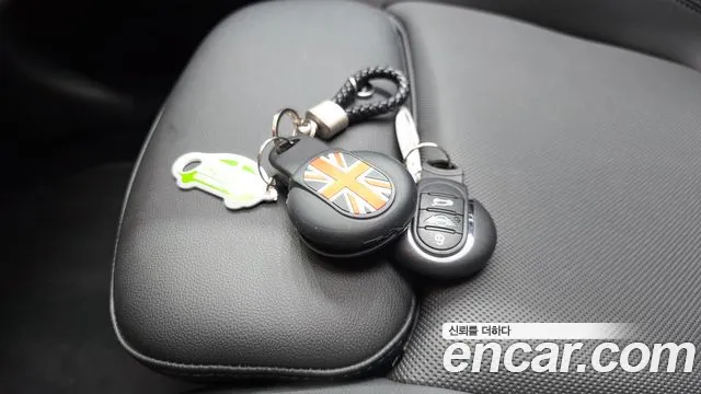 Mini Cooper Cooper Classic Plus Launch Pack — Фото автомобиля 20