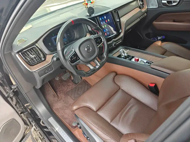 Volvo XC60 — Фото автомобиля 5