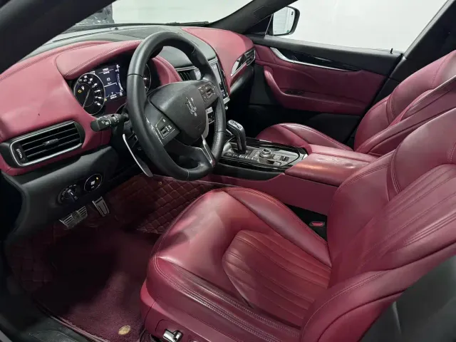 Maserati Levante — Фото автомобиля 4