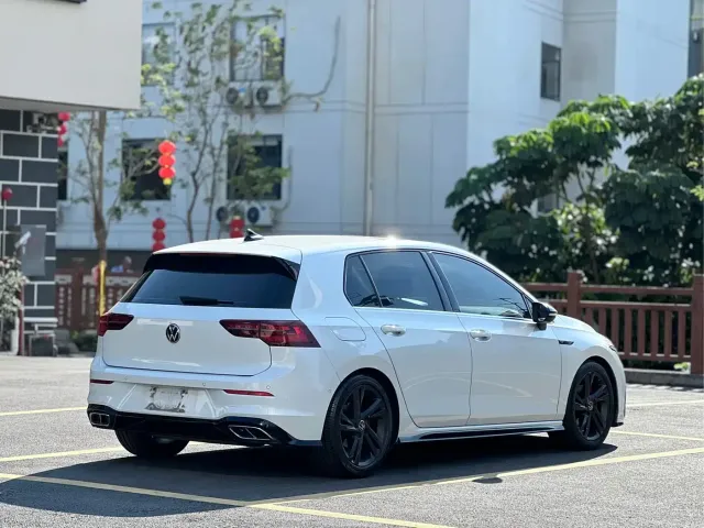 Volkswagen Golf — Фото автомобиля 14
