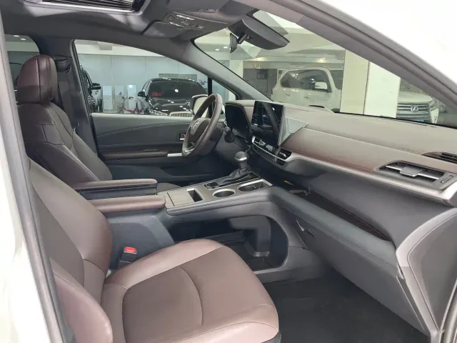 Toyota Granvia — Фото автомобиля 10