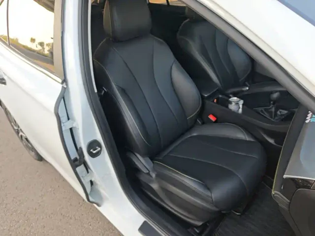 Roewe i5 — Фото автомобиля 24