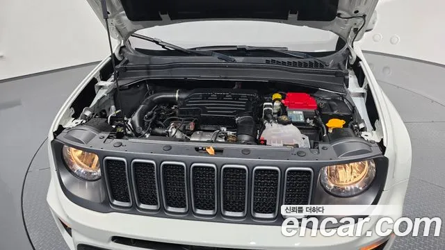 Jeep Renegade — Фото автомобиля 6