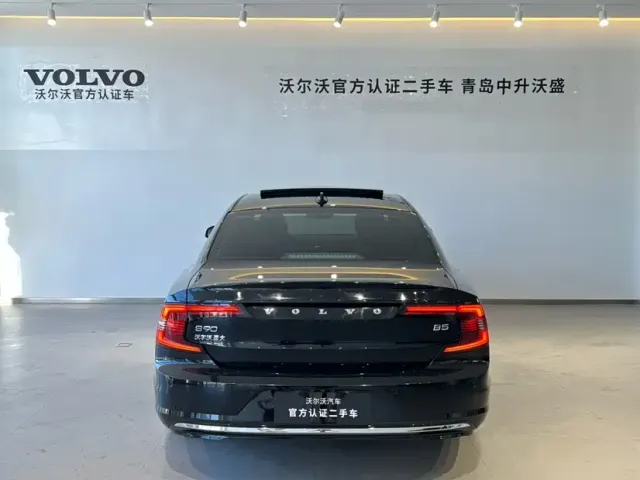 Volvo S90 — Фото автомобиля 4