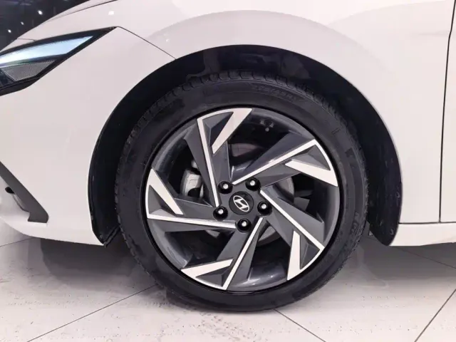 Hyundai Elantra — Фото автомобиля 13