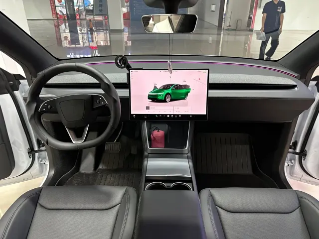 Tesla Model Y — Фото автомобиля 7
