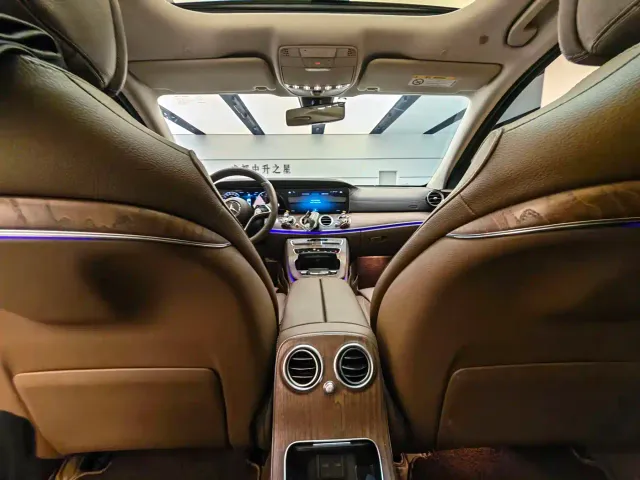Mercedes-Benz E-Class — Фото автомобиля 12