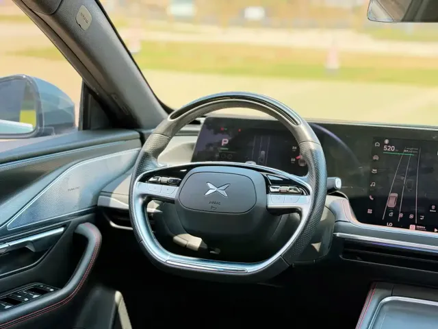 Xpeng P7 — Фото автомобиля 11