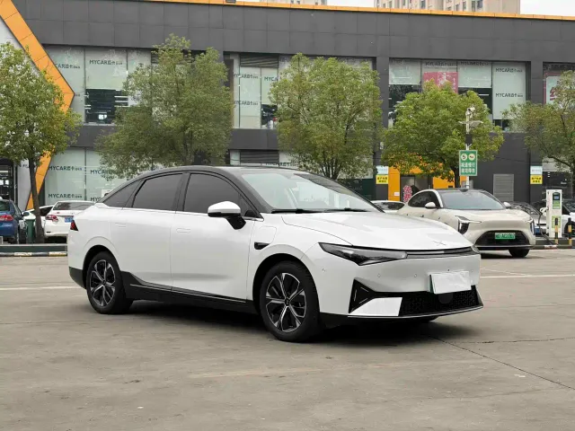 Xpeng P5 — Фото автомобиля 3