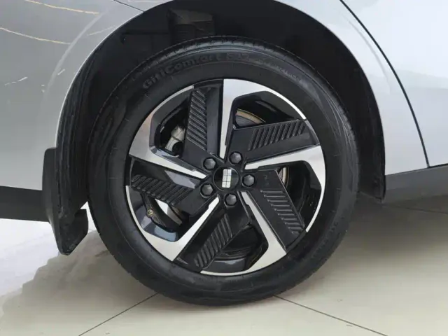 Geely Galaxy L6 — Фото автомобиля 6
