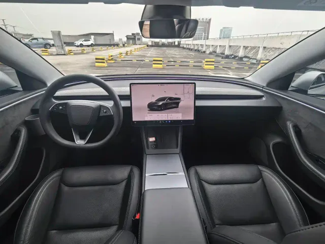 Tesla Model 3 — Фото автомобиля 13