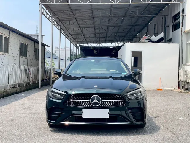 Mercedes-Benz E-Class — Фото автомобиля 2