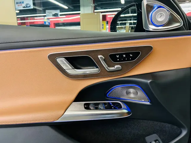 Mercedes-Benz E-Class — Фото автомобиля 9