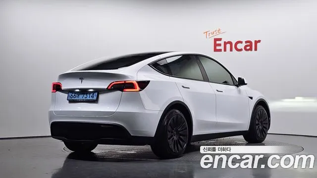 Tesla Model Y — Фото автомобиля 2
