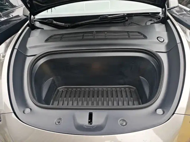 Tesla Model Y — Фото автомобиля 19