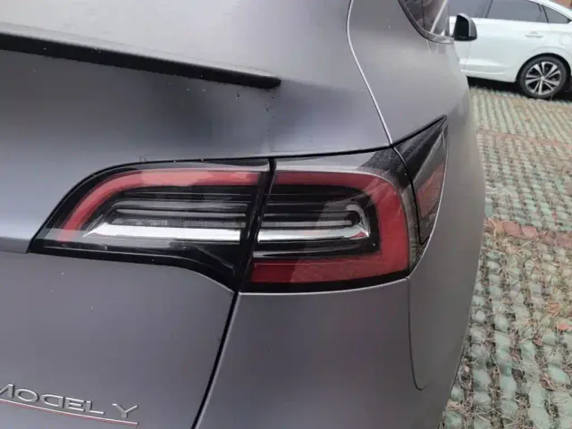Tesla Model Y — Фото автомобиля 7