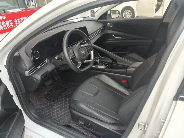 Hyundai Elantra — Фото автомобиля 8