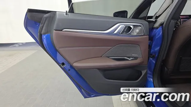 BMW i4 — Фото автомобиля 14